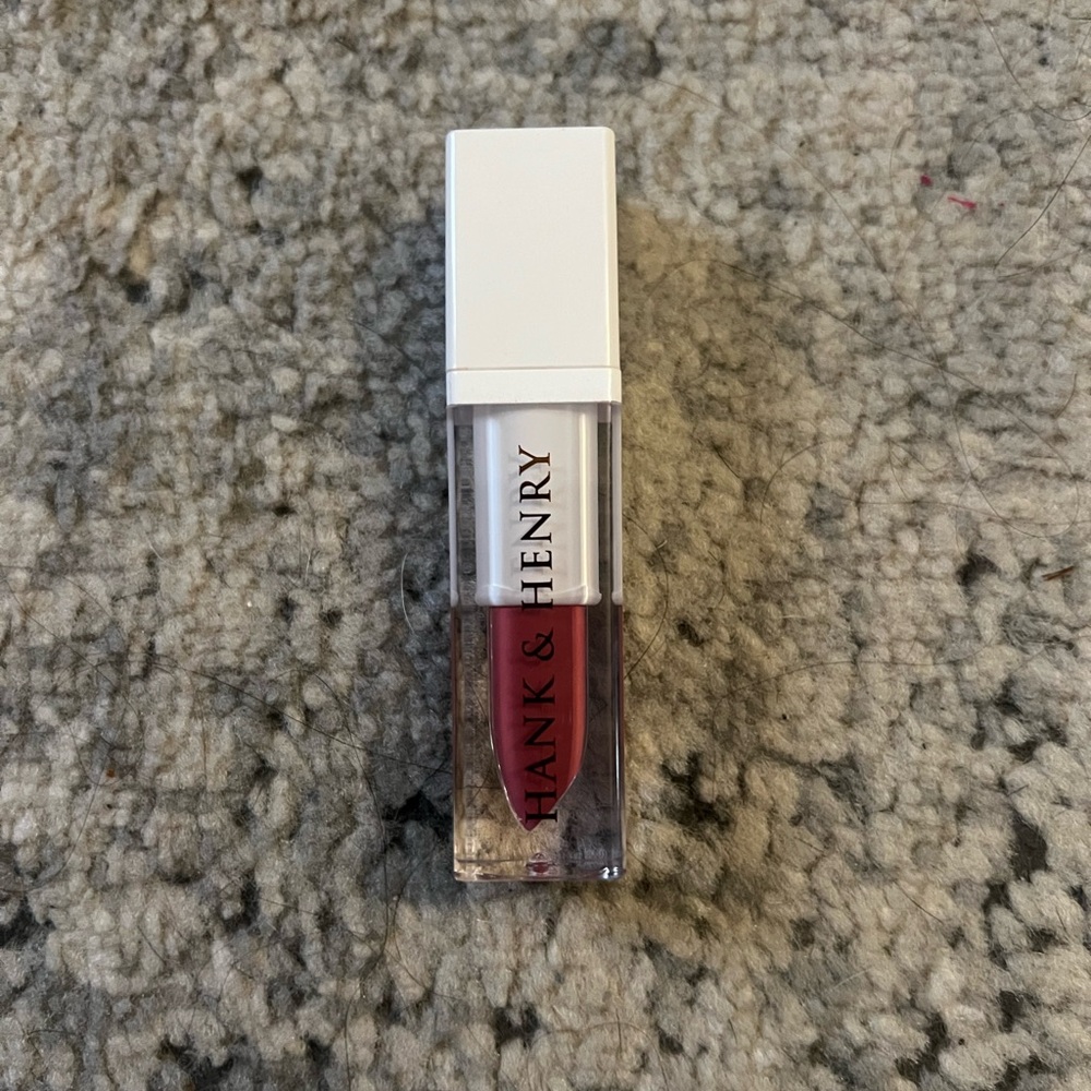 NWT! Hank & Henry Liquid Lipstick in Petal Pusher